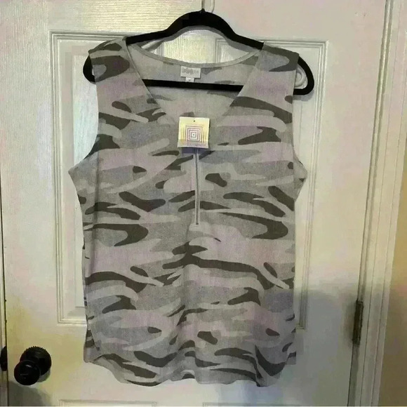 Tops - LuLaRoe Rachel zip up tank. Camo size Med